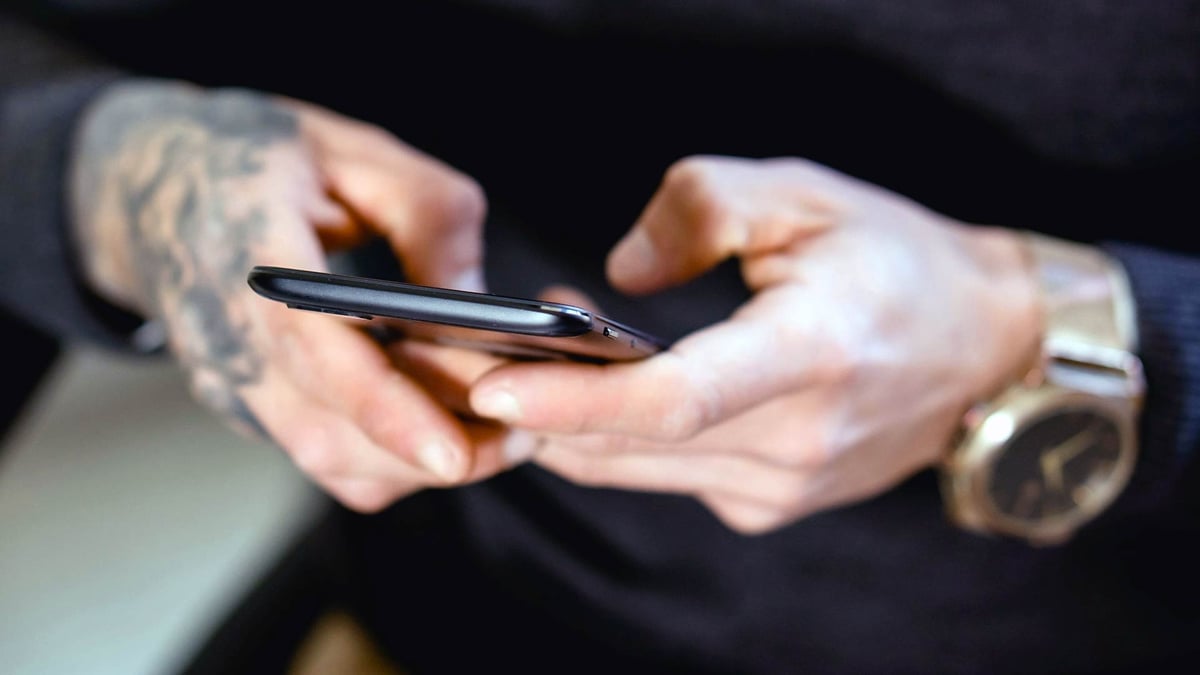 En spelare aktiverar en casino bonus hos Speedy Casino.